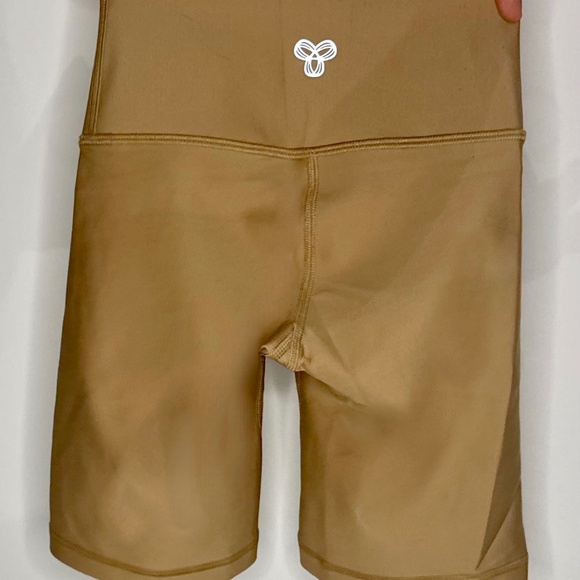 TNA Aritzia TNAction Bike Shorts Women’s 2XS Beige Tan High Rise - Picture 2 of 5